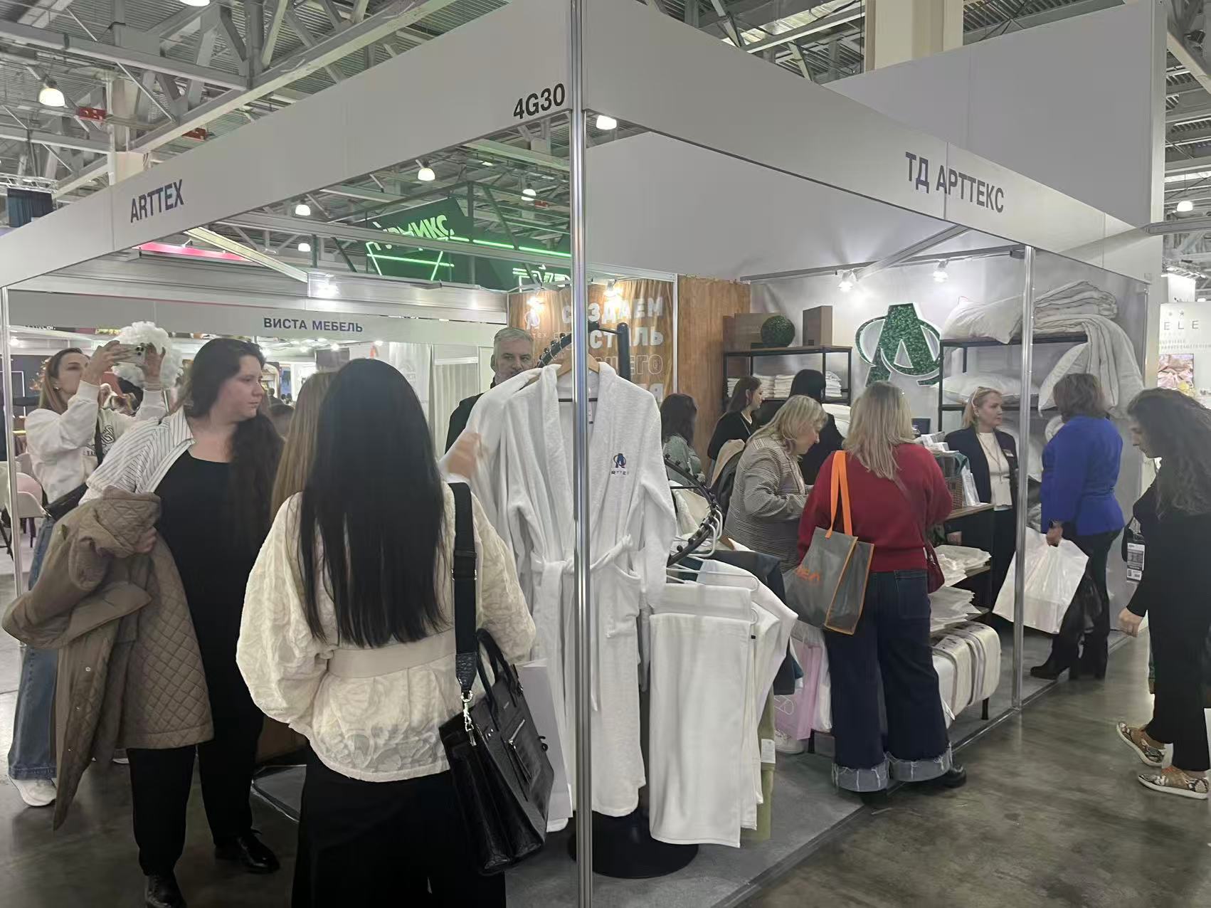 上海伟佳展览.jpg 上海伟佳展览.jpg